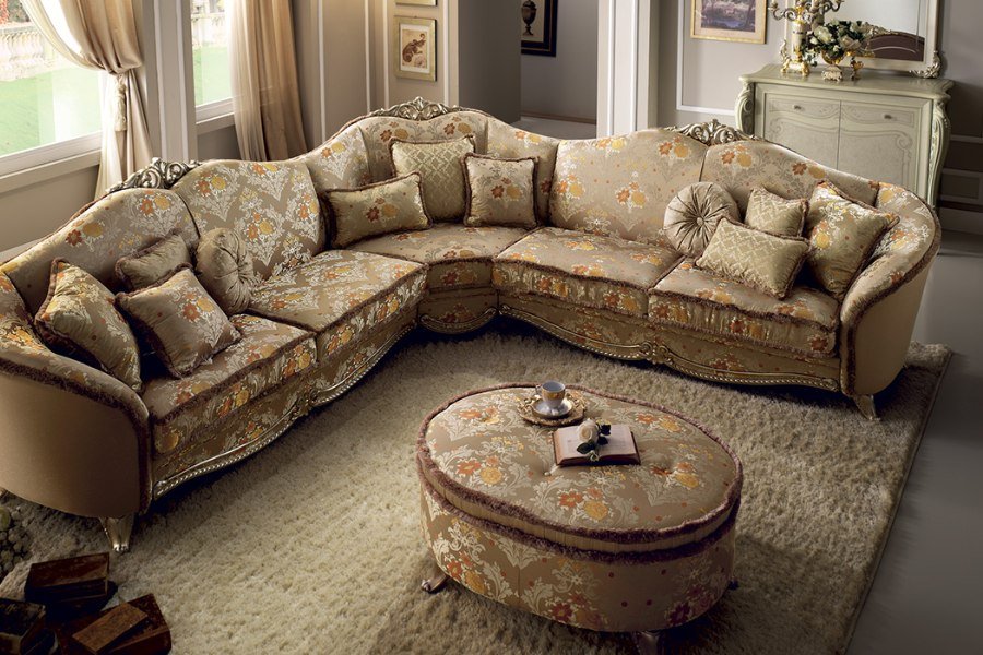 https://blog.luxury-italianfurniture.com/hs-fs/hubfs/classic-style-living-room-7%20(1).jpg?width=900&name=classic-style-living-room-7%20(1).jpg