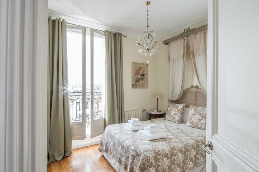 اتاق خواب در سبک فرانسوی به چه صورت طراحی می‌شود؟
