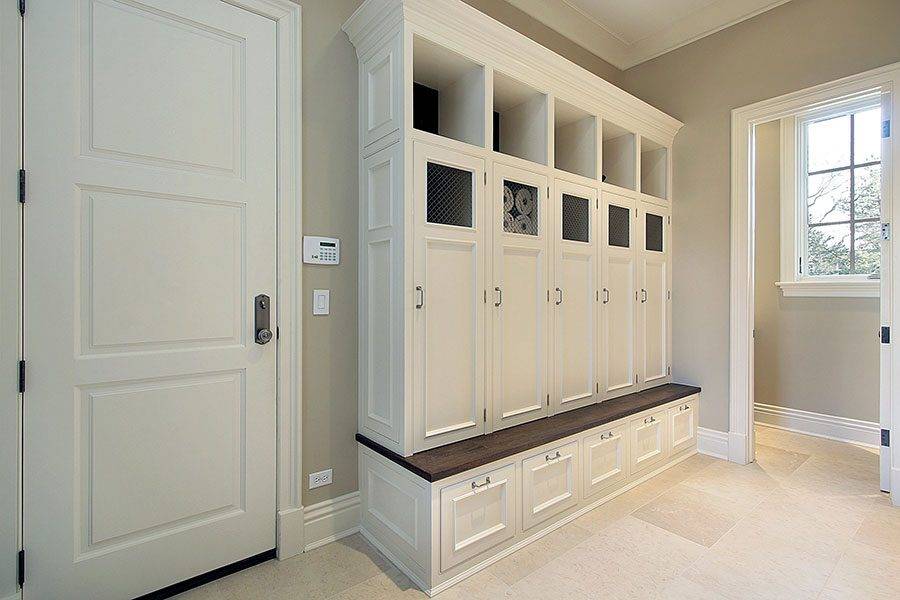 https://www.thebehfarteam.com/wp-content/uploads/2019/05/Keep-Your-Home-Organized-With-a-Mudroom.jpg